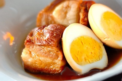 Thịt kho tàu với trứng thơm ngon